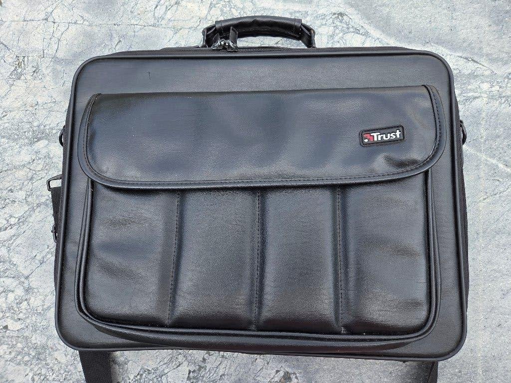 Laptoptas, Computers en Software, Laptoptassen, 17 inch of meer, Ophalen of Verzenden, Zo goed als nieuw, Zwart