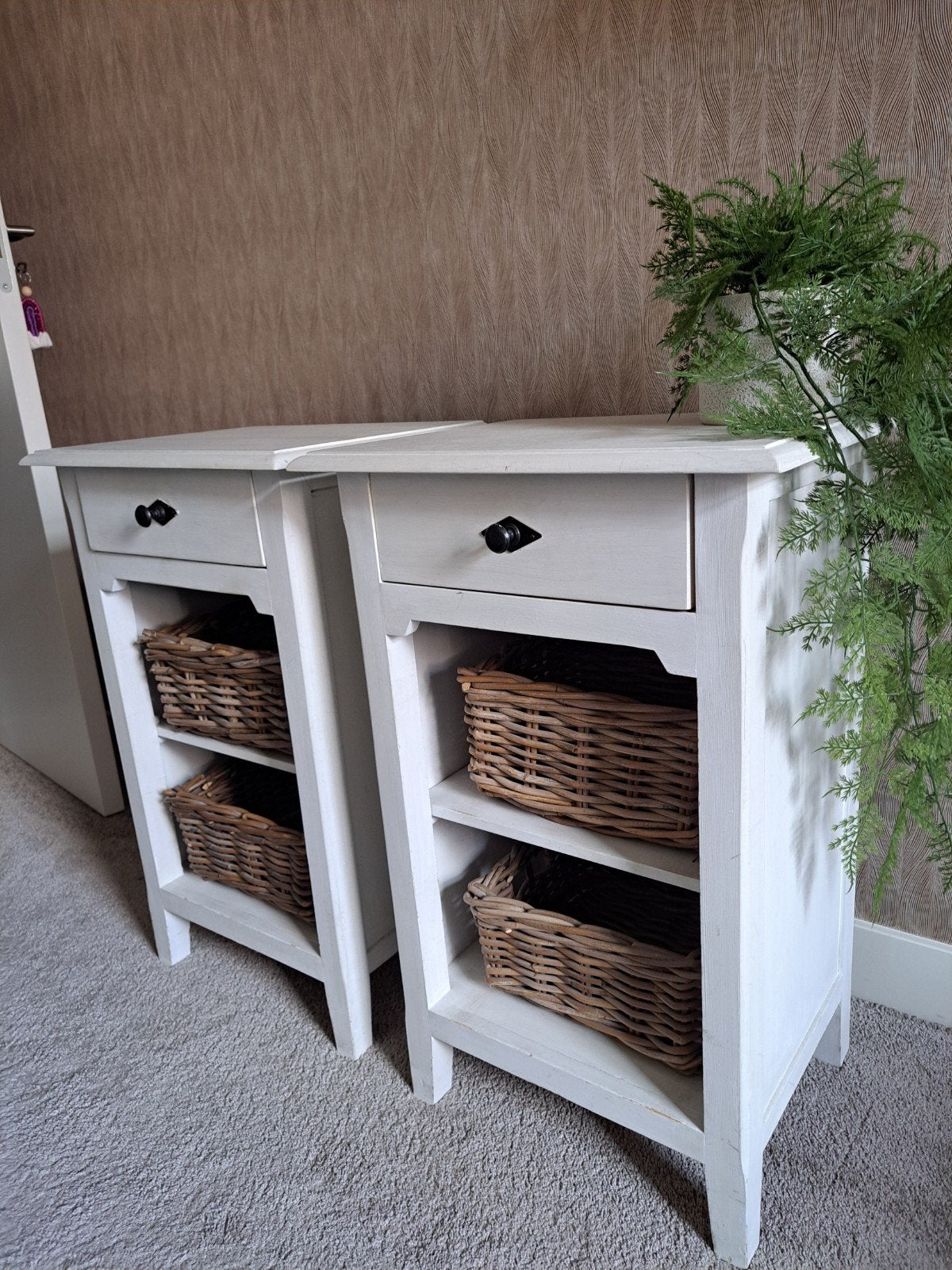 2 stuks brocante, landelijke nachtkastjes wit krijtverf, Ophalen, Minder dan 50 cm, Gebruikt, 1 of 2 laden