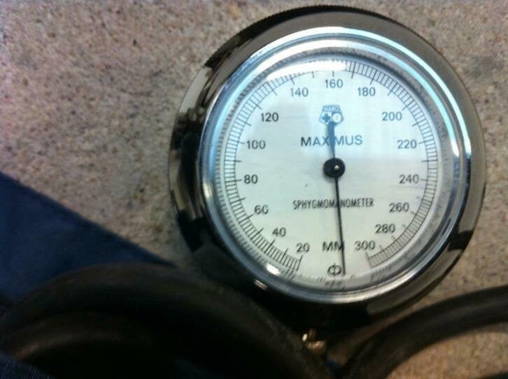 Bloeddrukmeter met manchet en spygnomanometer, Niet ingevuld, Gebruikt, Niet ingevuld, Ophalen of Verzenden