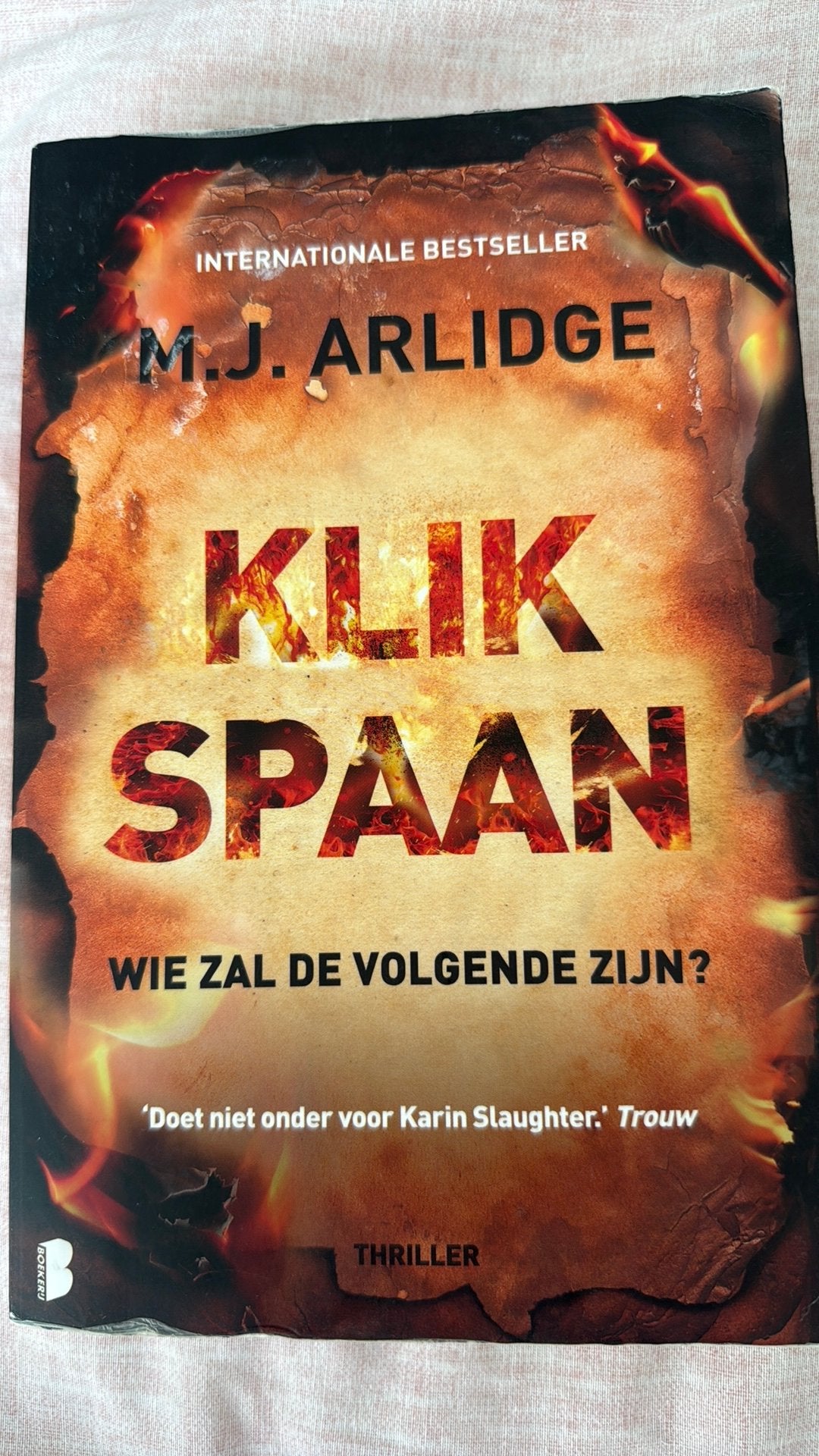 M.J. Arlidge - Klikspaan, Ophalen of Verzenden, Gelezen, M.J. Arlidge