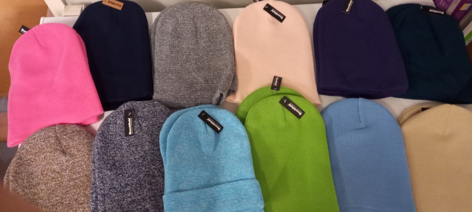 Partij van 24 Nieuwe Beechfield Mutsen - Diverse Kleuren, Beechfield, Ophalen of Verzenden, Nieuw, Muts