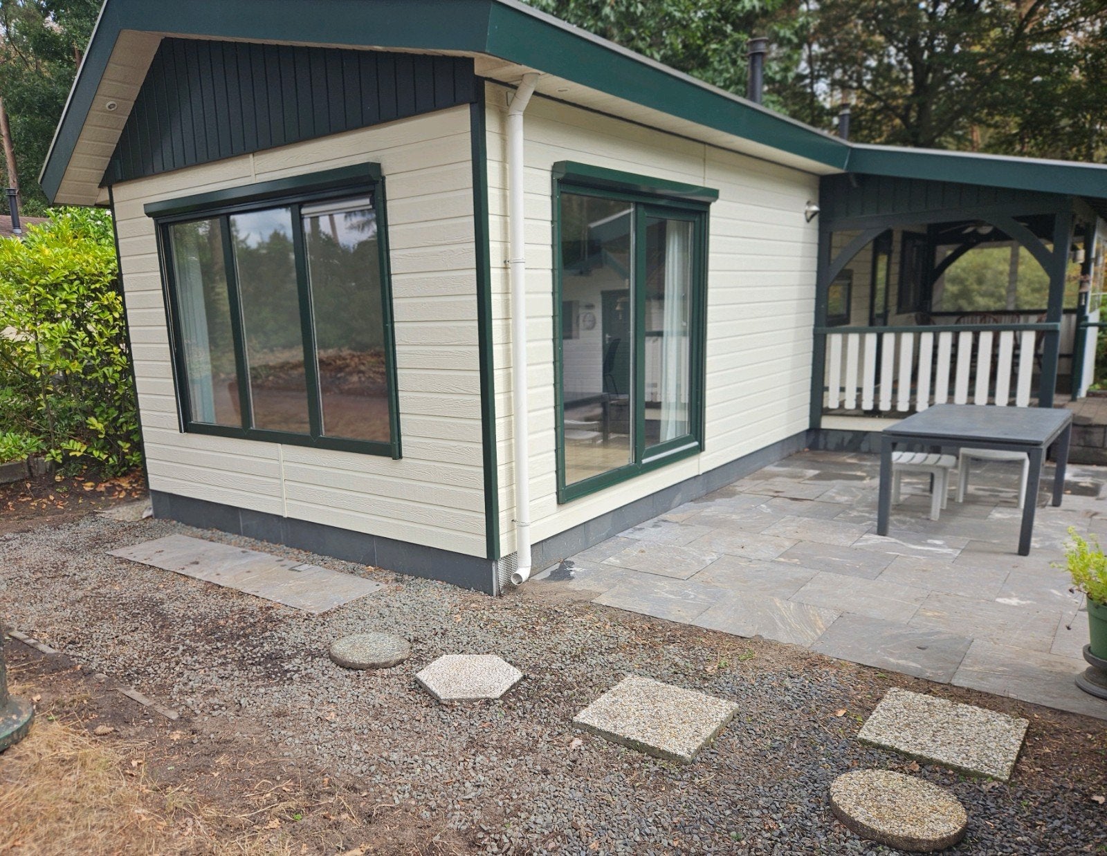 Luxe instapklaar chalet op Camping De Zanderij (Voorthuizen), Caravans en Kamperen, Tot en met 5