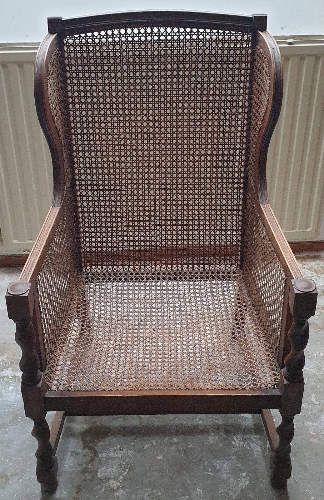 Twee antieke rotan stoelen met gedraaide poten, Antiek en Kunst, Ophalen