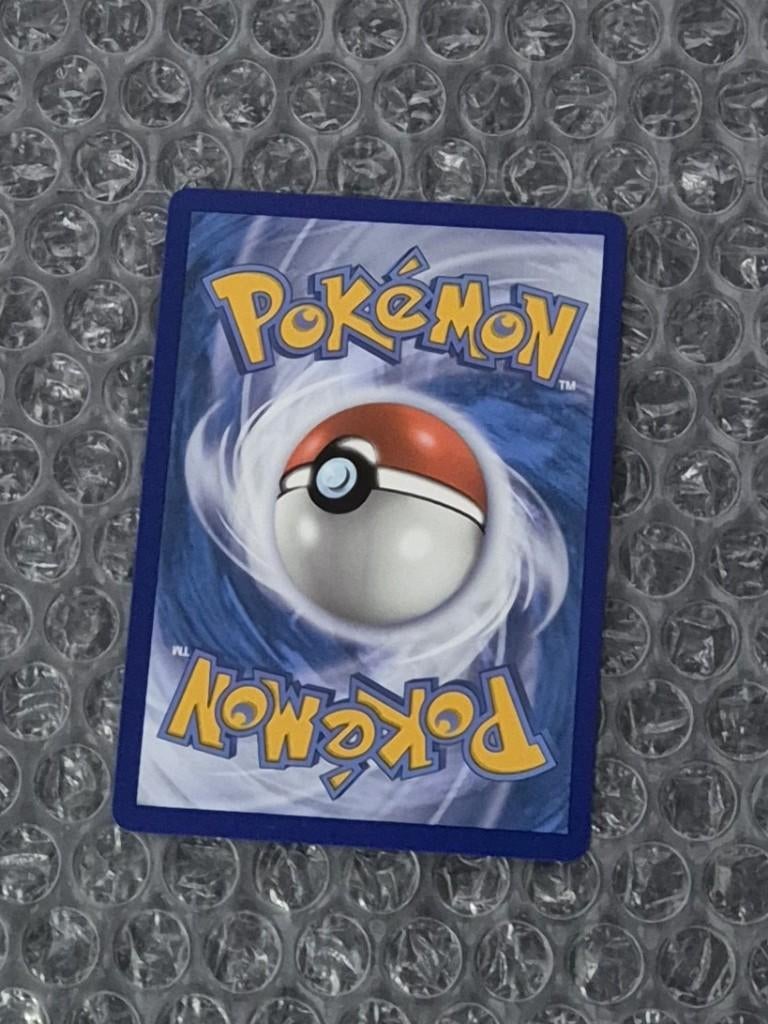 Voltorb SV13/SV94 Hidden Fates Sun & Moon Shiny Vault, Ophalen of Verzenden, Zo goed als nieuw, Losse kaart, Foil