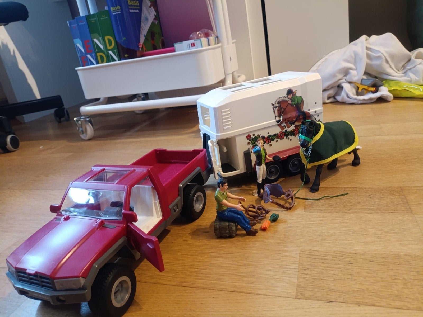 Schleich 42346 Auto met trailer, Ophalen of Verzenden, Zo goed als nieuw
