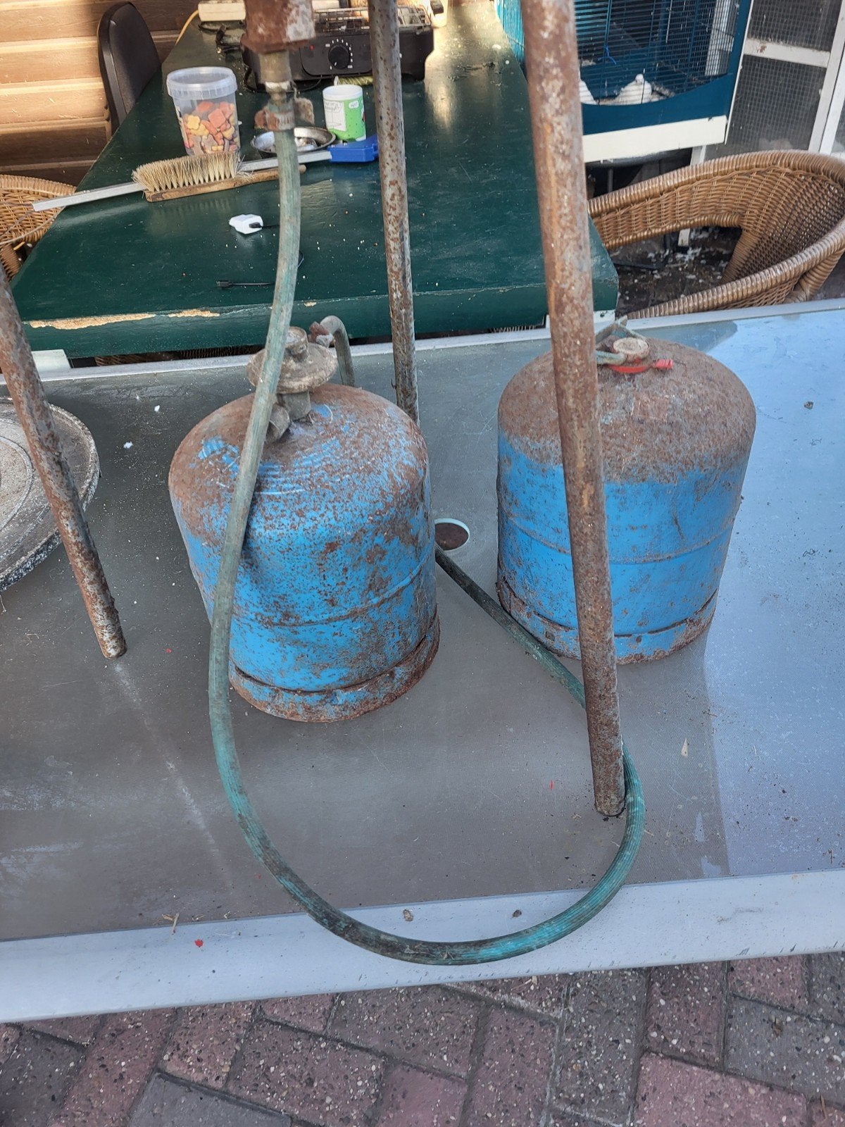 gas barbecue  met groote  plaat met ander  alf gas fles, Ophalen of Verzenden