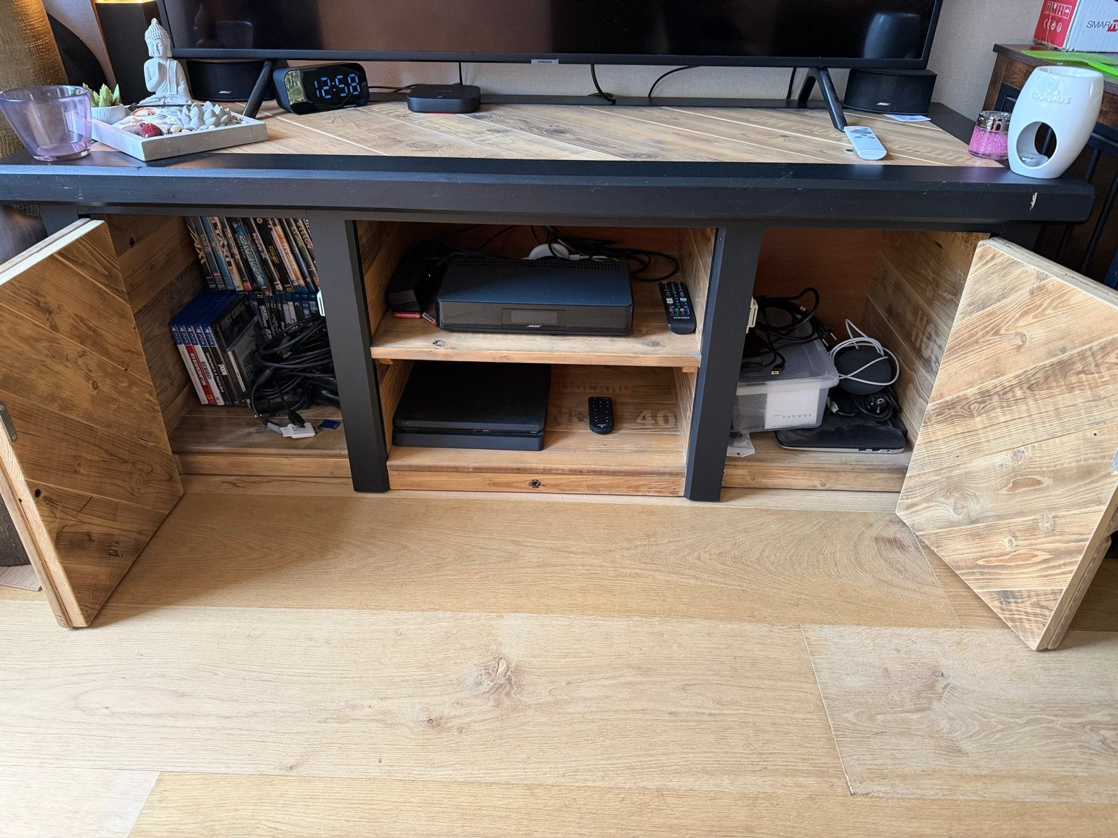 Robuust TV-meubel van hout, Ophalen, Gebruikt, 100 tot 150 cm, Minder dan 100 cm