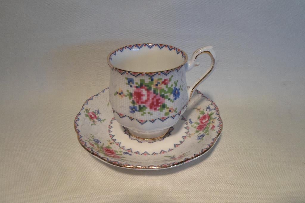 Royal Albert Kop & Schotel Petit Point China, Ophalen of Verzenden