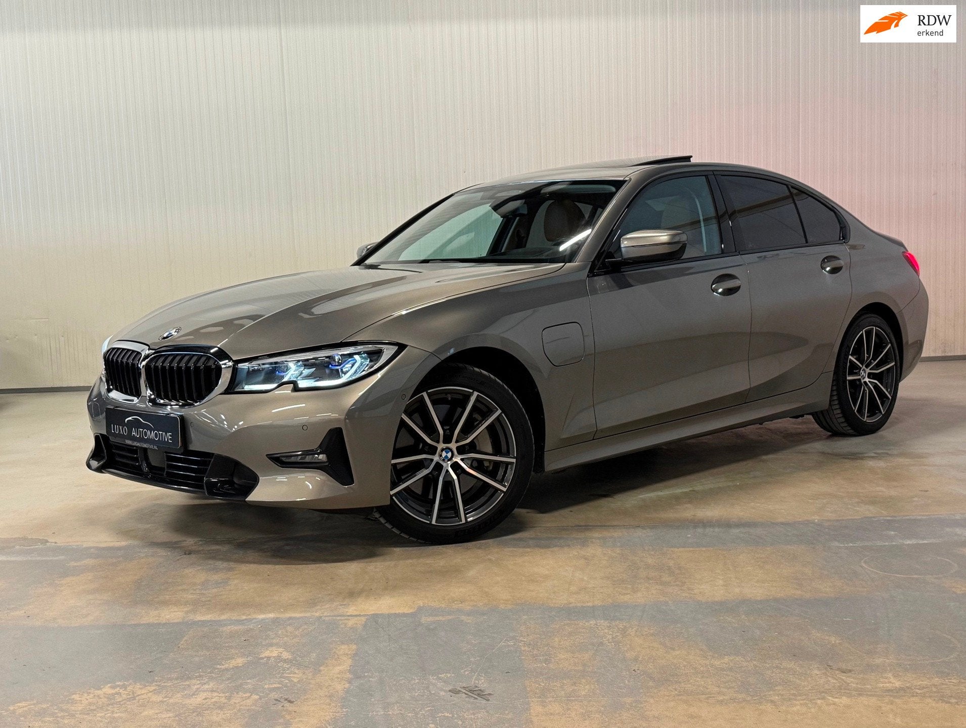 BMW 3-serie 330e High Executive | M-SPORT | SCHUIF/KANTEL |, Auto's, Achterwielaandrijving, Gebruikt, Bedrijf, Hybride Elektrisch/Benzine