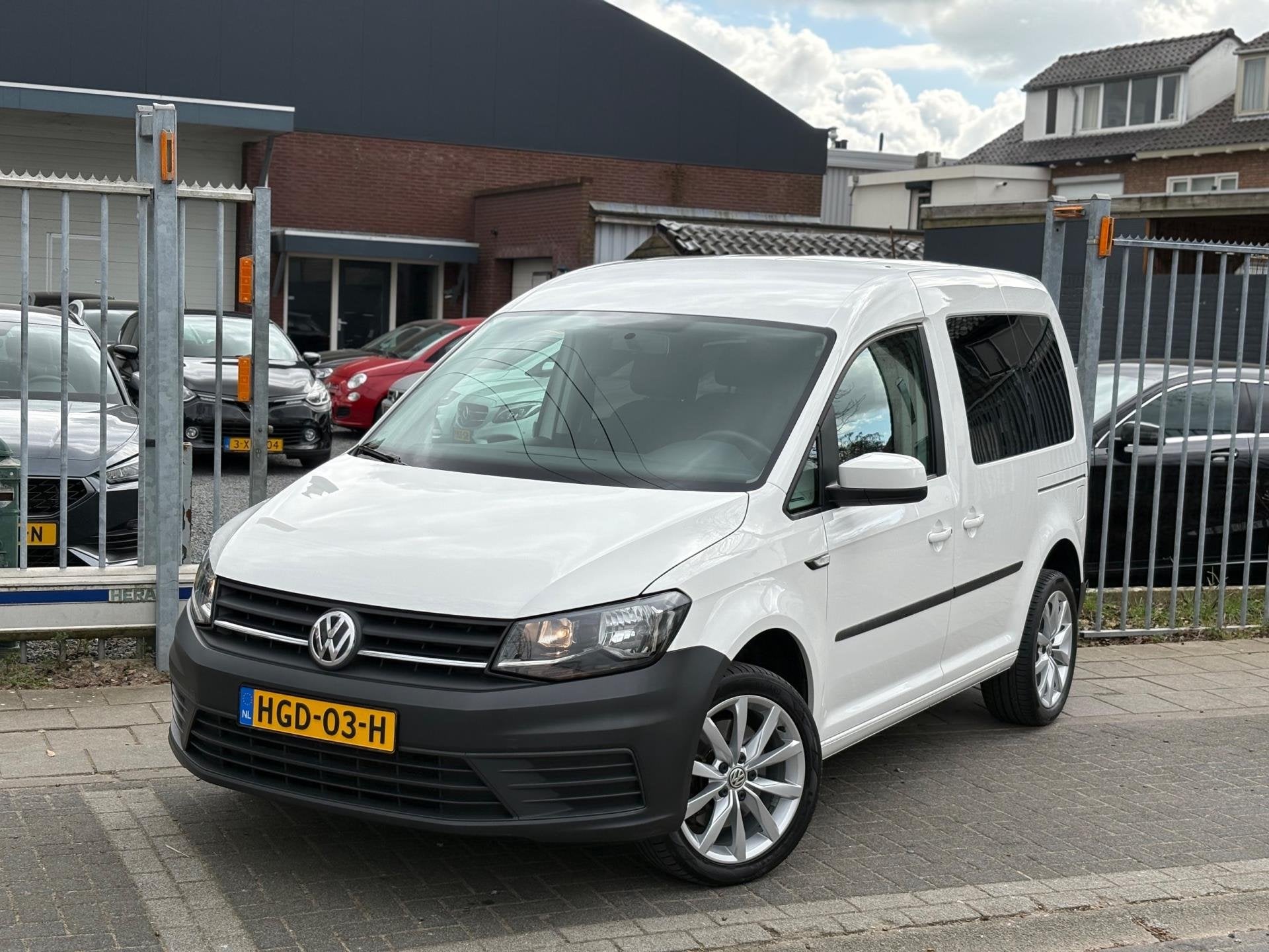 Volkswagen Caddy 1.4 TSI Trendline | 5 Persoons | 17” LMV, Voorwielaandrijving, Stof, Gebruikt, 4 cilinders