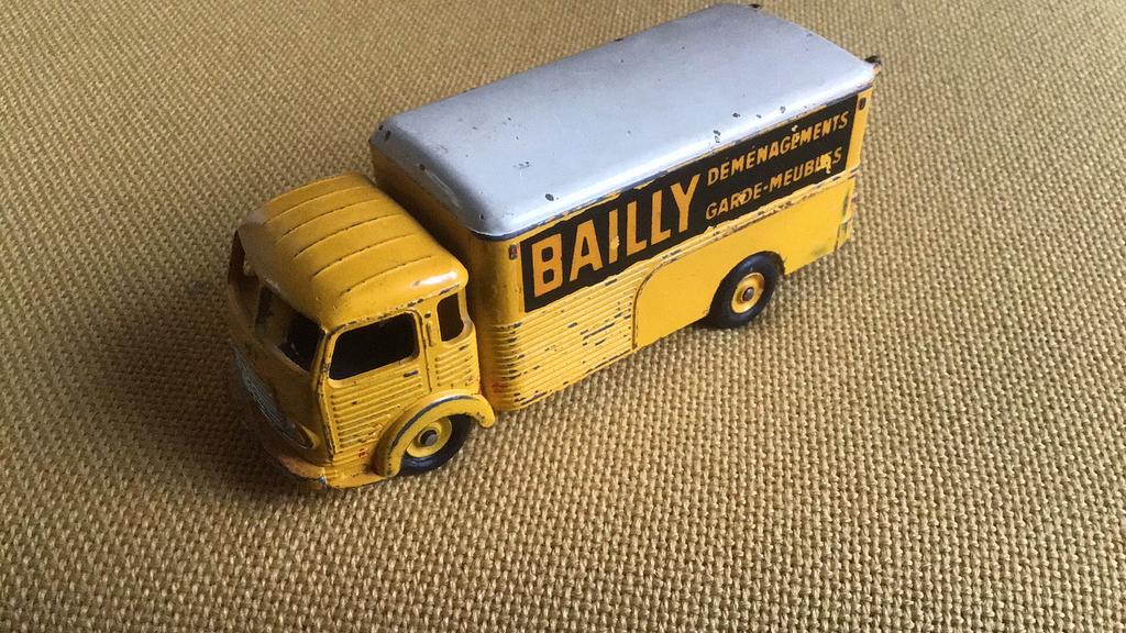 DINKY TOYS SIMCA CARGO BAILLY ORIGINEEL FRANCE BIJNA COMPL., Ophalen of Verzenden, Gebruikt, Bus of Vrachtwagen, Dinky Toys