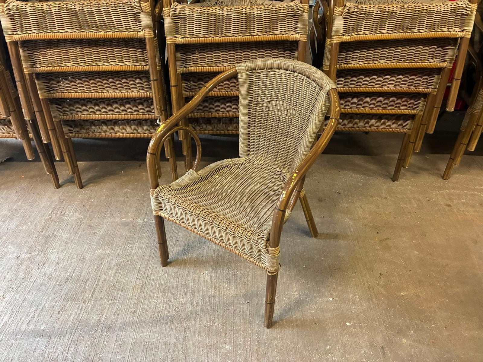 41 stuks terras stoelen, Ophalen of Verzenden, Zo goed als nieuw