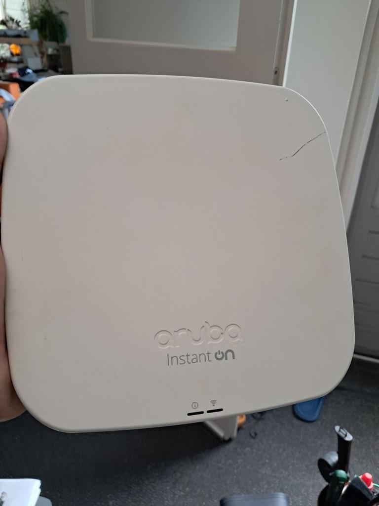 Aruba Instant On AP15 (R2X06A) accesspoint, Computers en Software, Accesspoints, Ophalen of Verzenden, Gebruikt, Aruba