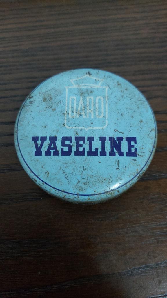 DARO Vaseline. Daro geneesmiddelen zijn betrouwbaar., Verzamelen, Ophalen of Verzenden, Gebruikt, Overige
