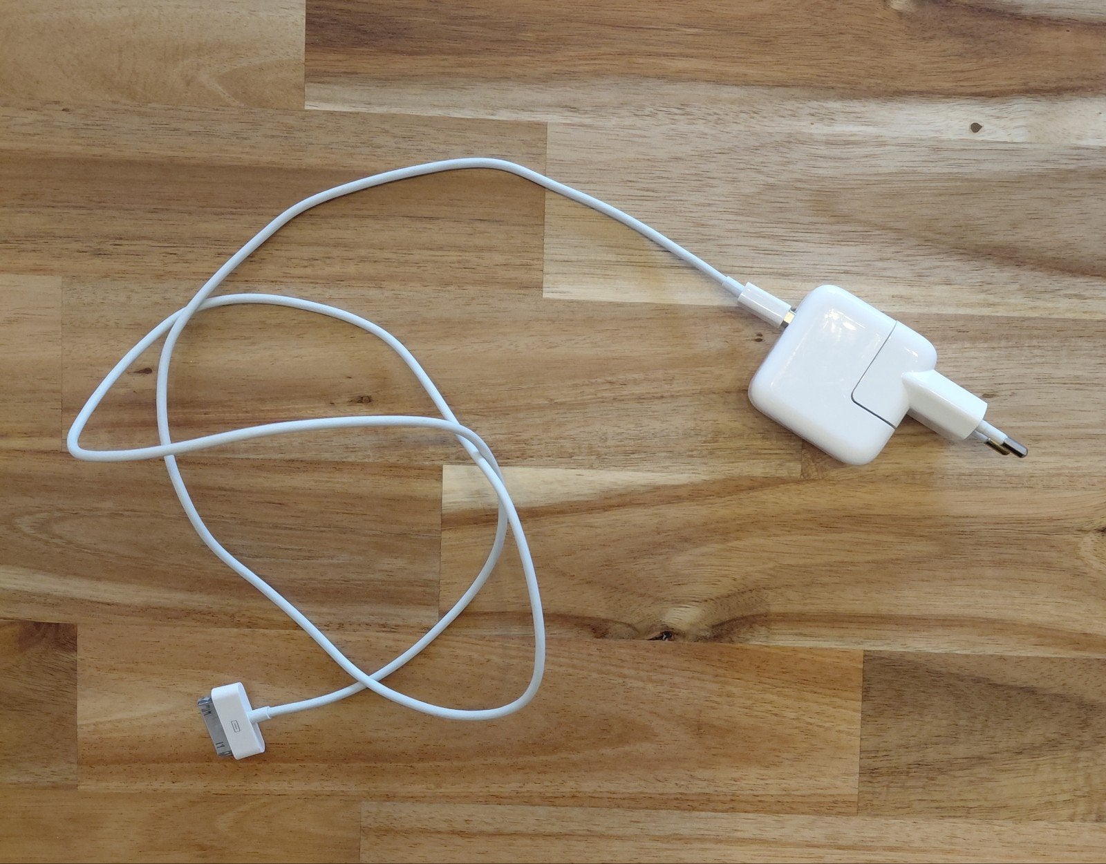 Originele Apple iPad 2 Oplader Set (Adapter + 30-pins Kabel), Computers en Software, Laptop-opladers, Gebruikt, Ophalen of Verzenden