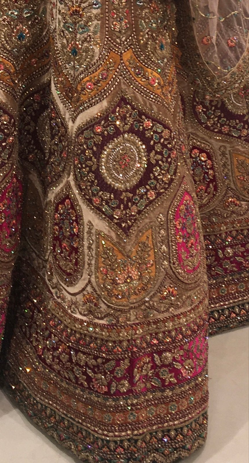 Bruidslehenga Bollywood - Nieuw en Zwaar Bewerkt, Ophalen of Verzenden, Nieuw, Meerkleurig