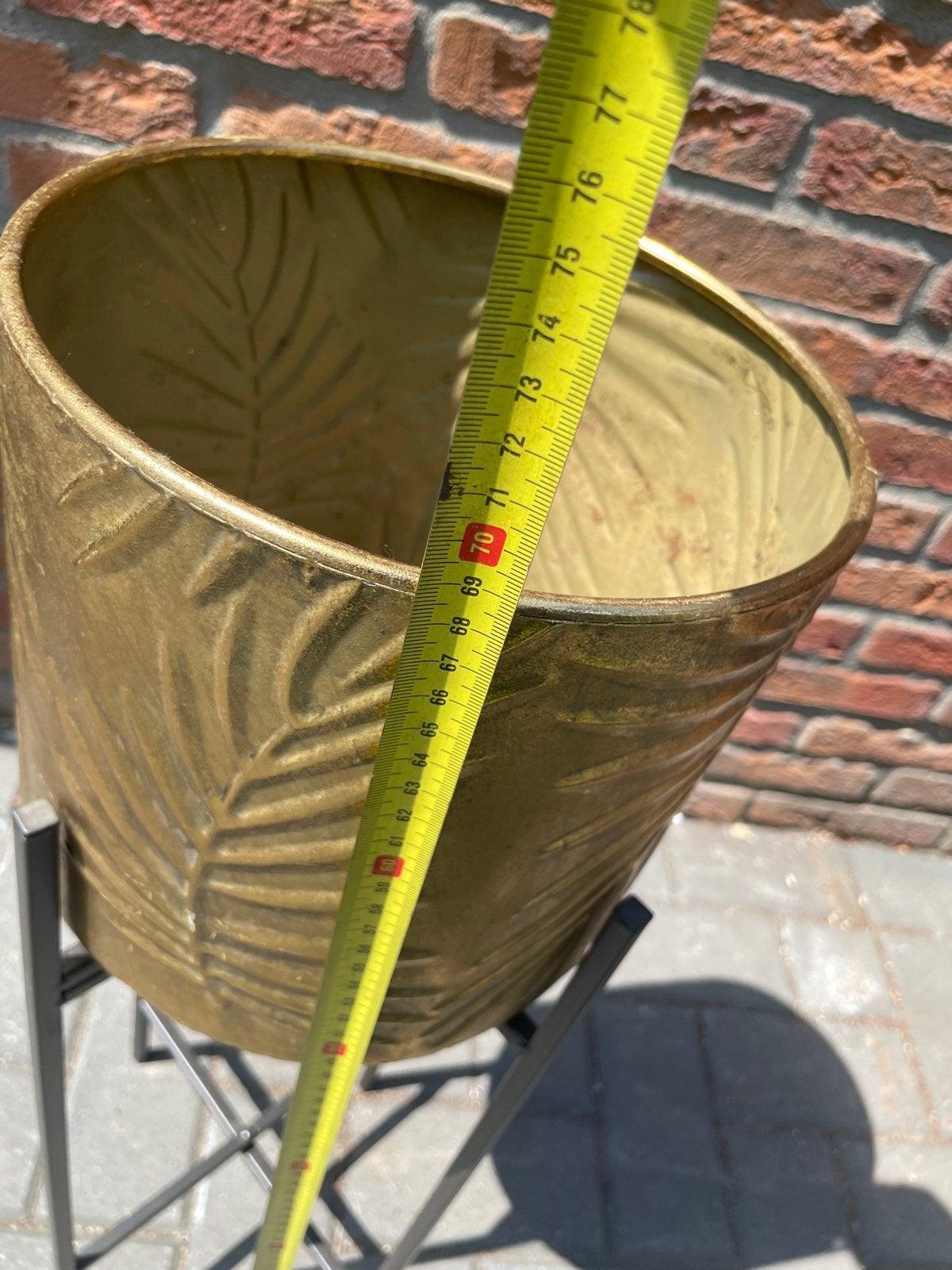 Gouden bloempot met standaard - 70 cm hoog, Gebruikt, Rond, Binnen, Metaal