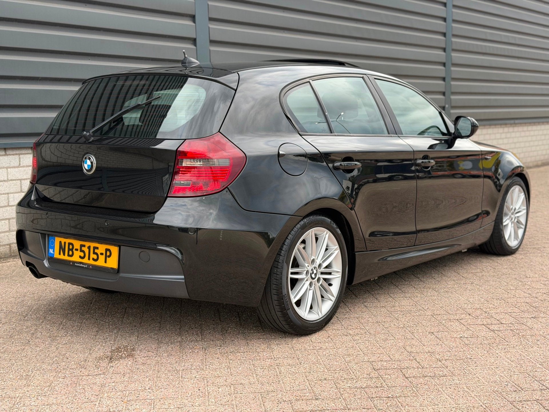 BMW 1-serie 118i High Executive M Sport | CarPlay | Schuifda, Auto's, 1-Serie, Euro 5, Achterwielaandrijving, Zwart