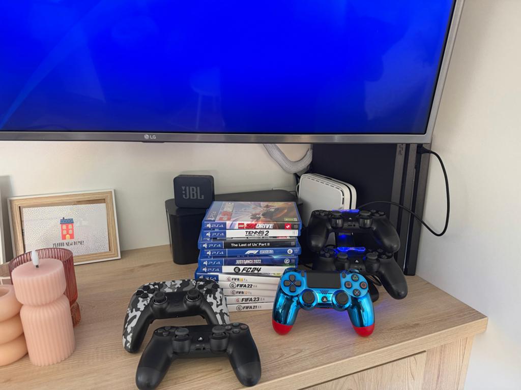 PlayStation 4 Pro Compleet met 5 Controllers en stapel Games, Spelcomputers en Games, Spelcomputers | Sony PlayStation 4, Ophalen of Verzenden