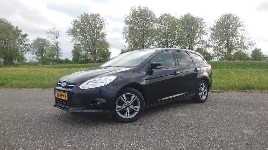 ​Ford Focus 2013 | Gereviseerde motor,nieuwe APK & trekhaak, Auto's, Ford, 125 pk, Zwart, Handgeschakeld, 1216 kg