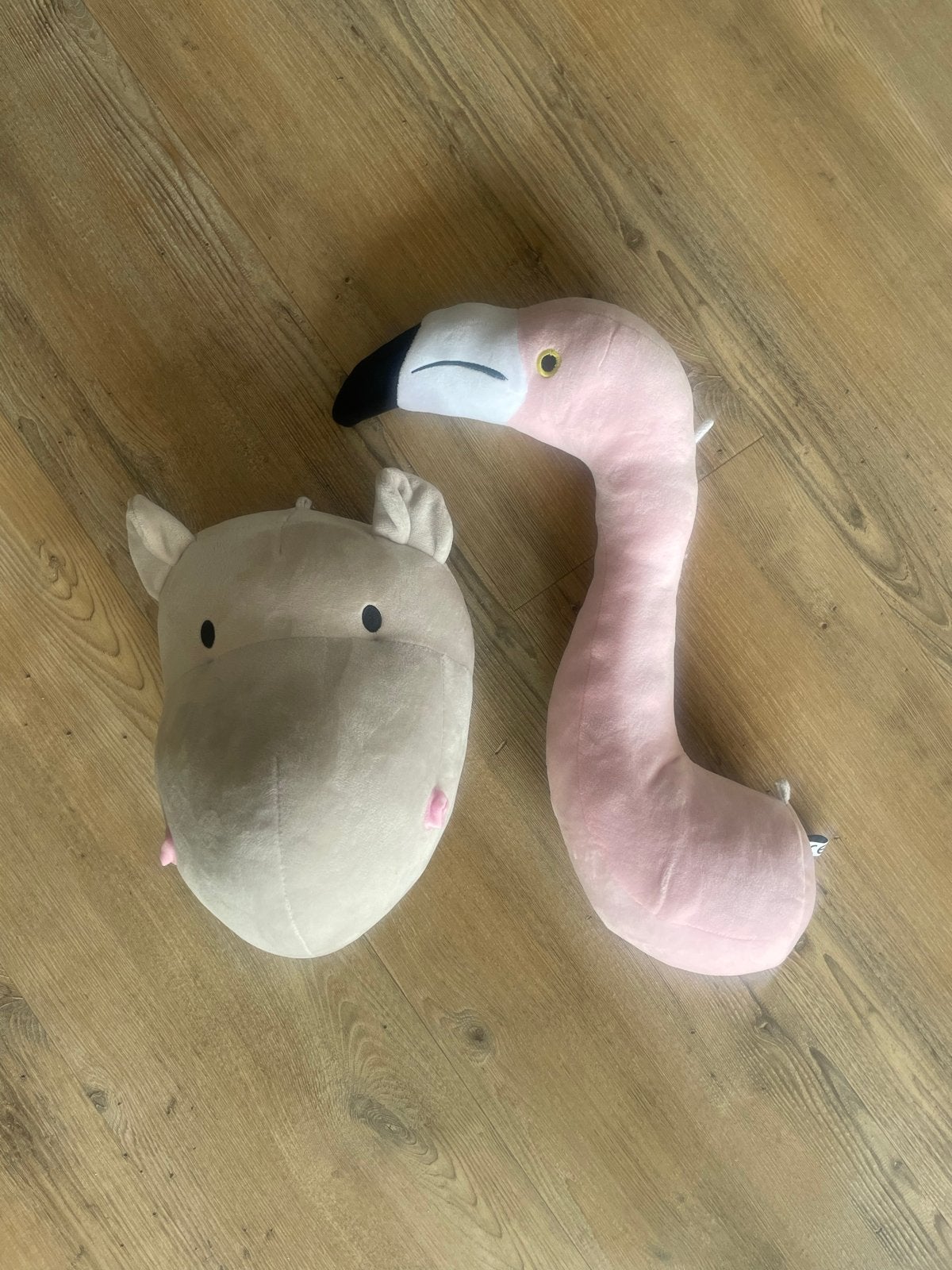 Pluchen Dierenkoppen: Nijlpaard en Flamingo, Overige typen, Ophalen of Verzenden, Zo goed als nieuw, Middelgroot (20 tot 80 cm)