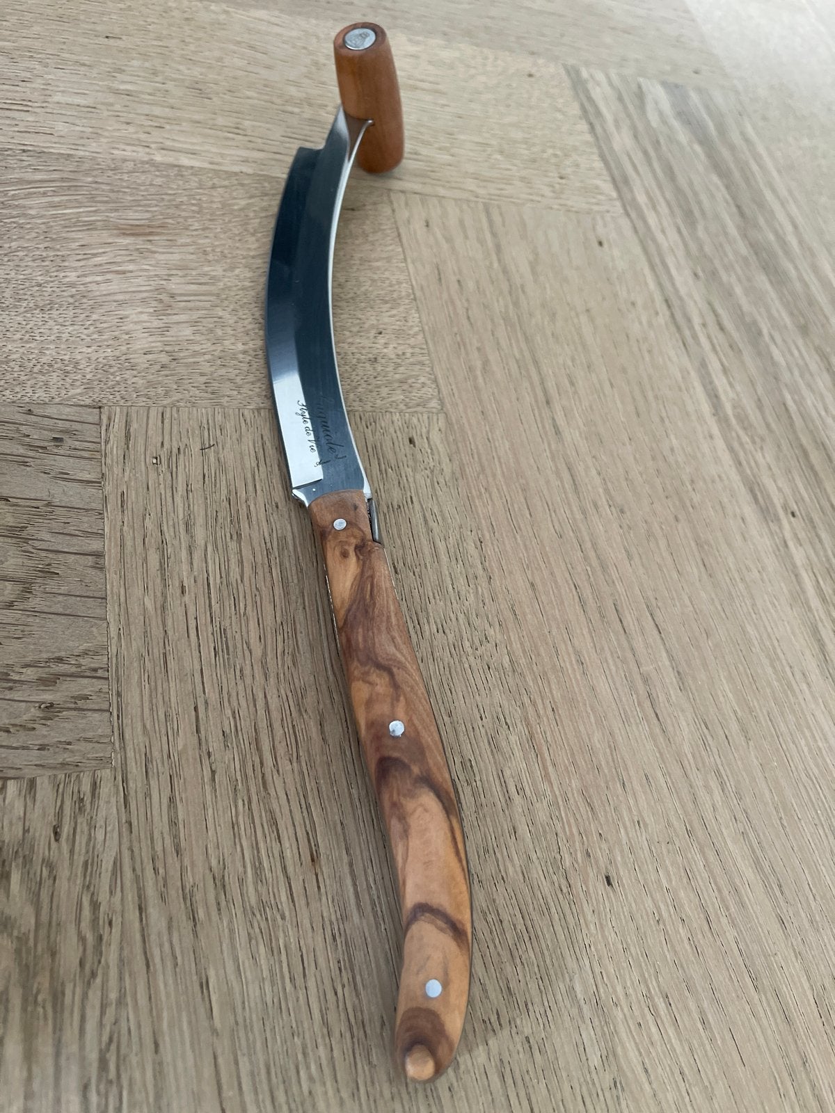 Ongebruikt Laguiole kaasmes met olijfhouten heft, Overige typen, Hout, Nieuw, Ophalen of Verzenden
