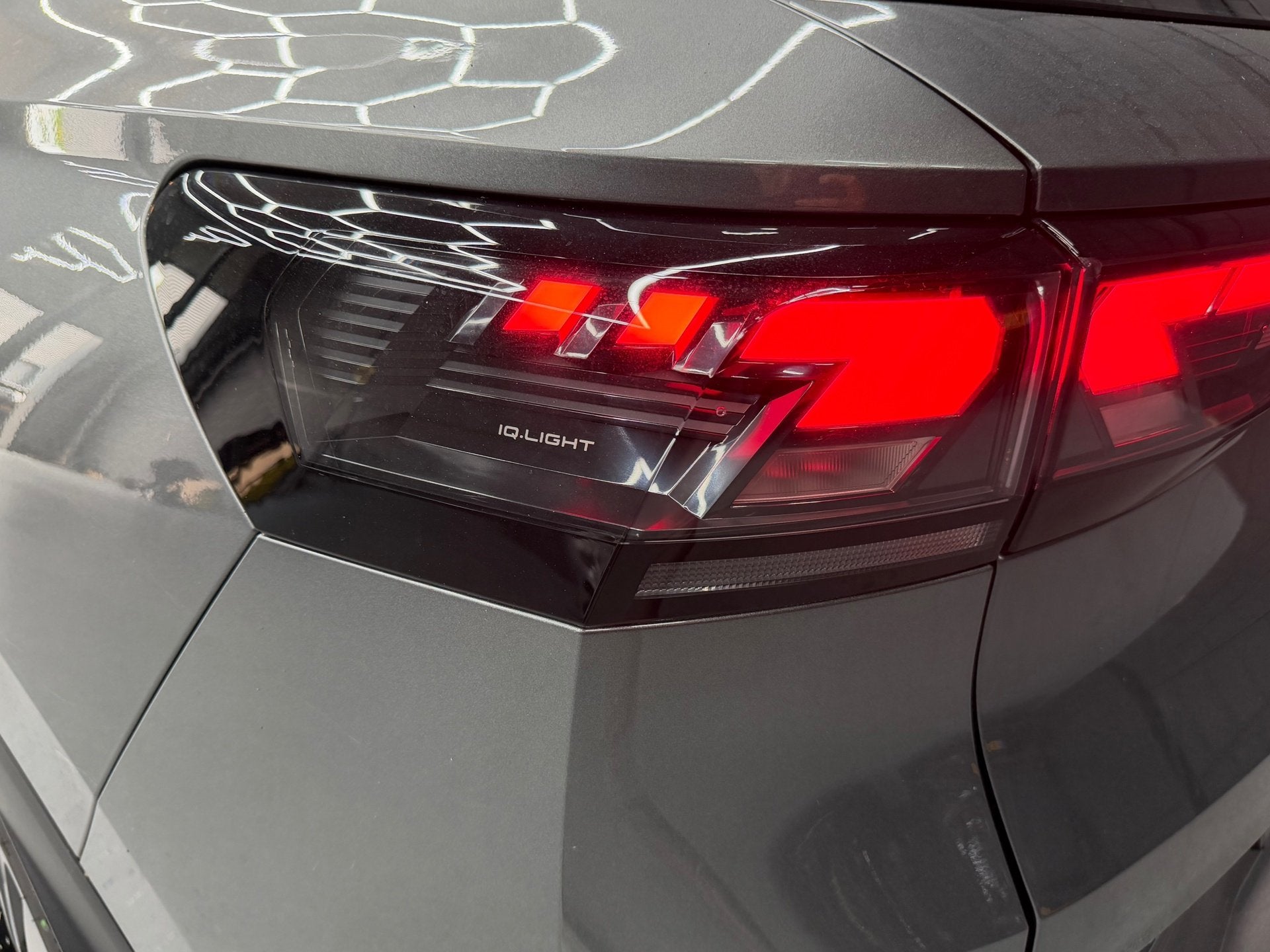 Foto 9 van Volkswagen T-ROC 1.5 eTsi R-Line First Edition Pano-IQ-KEYLE