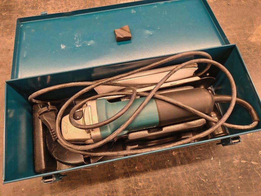 Makita 9558NB Haakse Slijper Slijptol, Doe-het-zelf en Verbouw, Gereedschap | Slijpmachines, Ophalen of Verzenden, Zo goed als nieuw