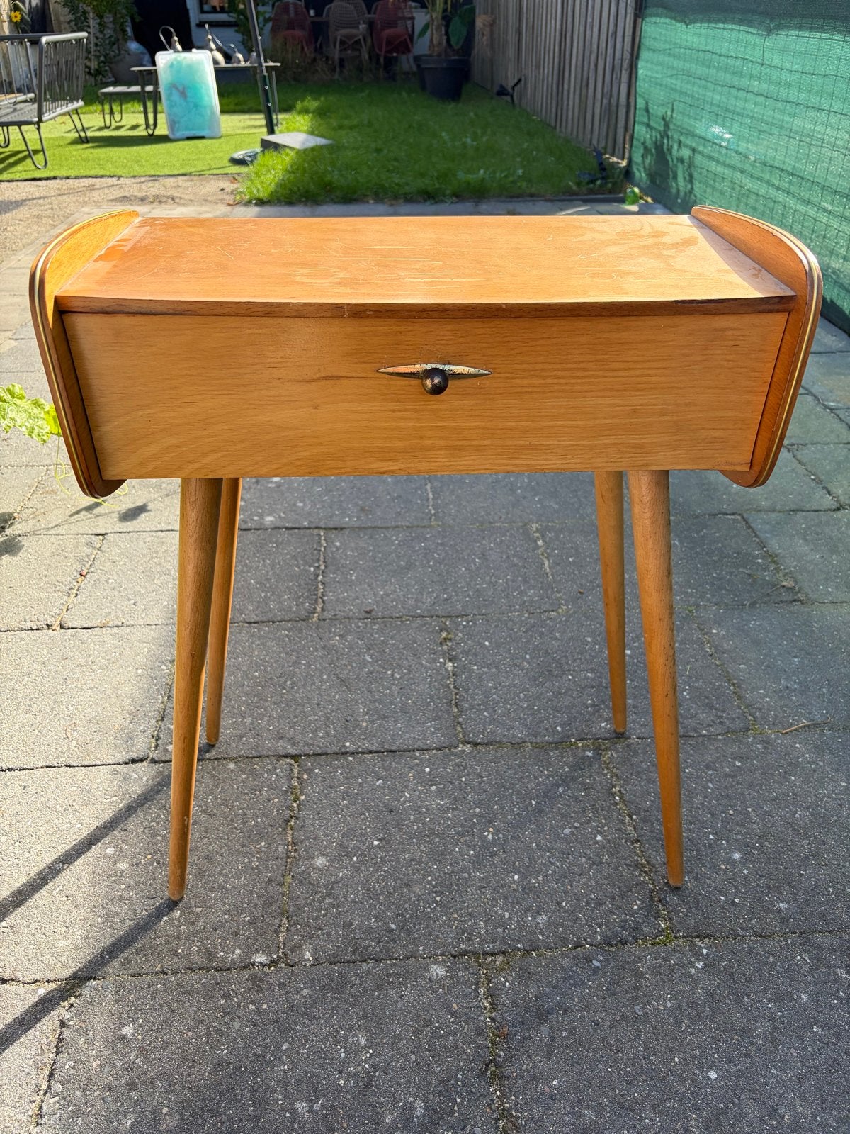 Vintage Nachtkastje / Bijzettafel Hout, Ophalen, Gebruikt, 55 tot 70 cm, 45 tot 65 cm