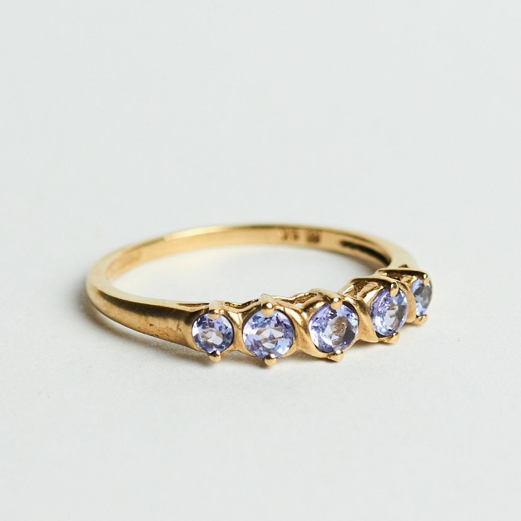 Vintage gouden tanzaniet ring 9 karaat goud engeland rijring, Ophalen of Verzenden, Zo goed als nieuw, 17 tot 18, Met edelsteen