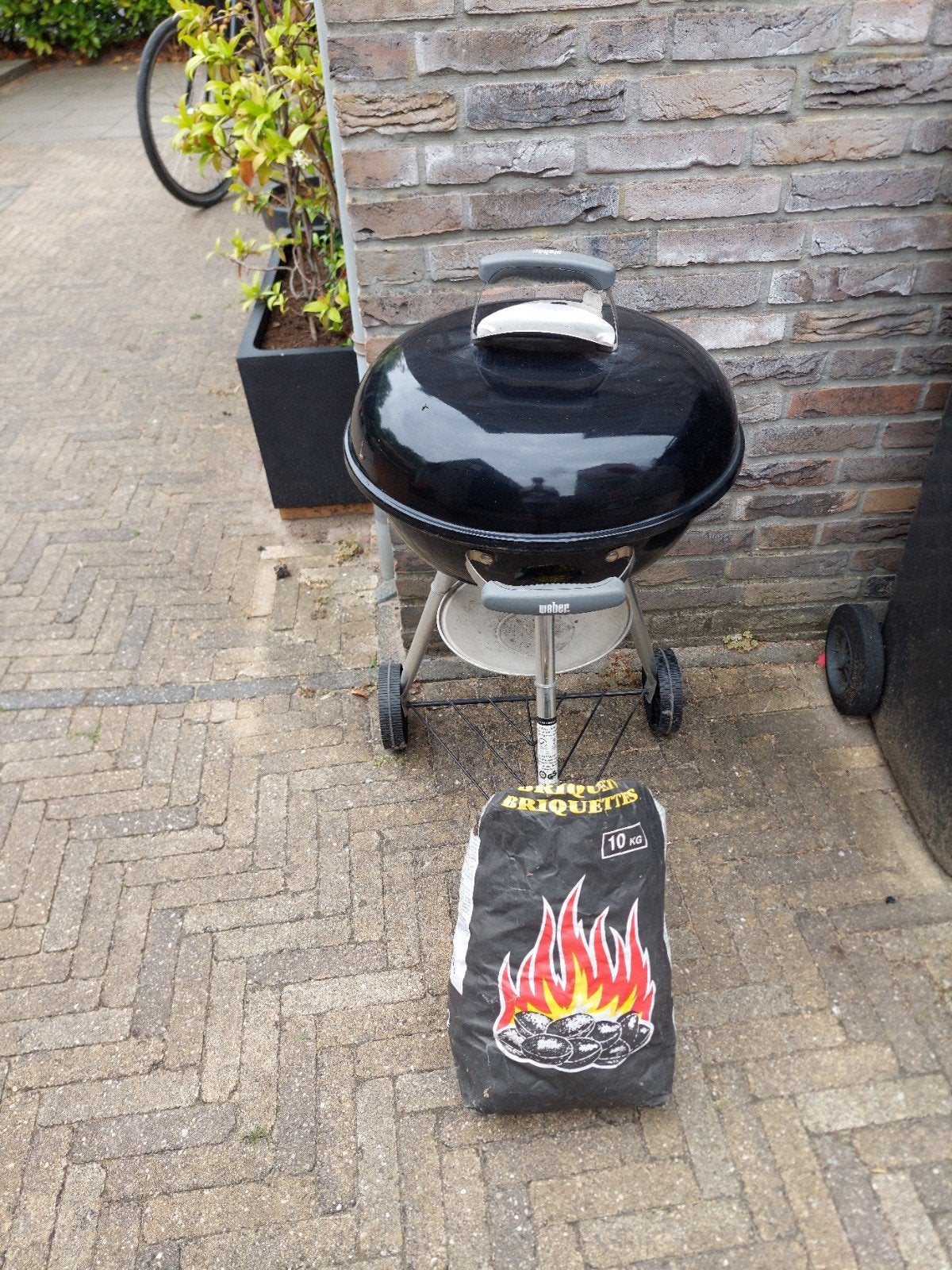 Weber Compact Kettle BBQ met briketten, Ophalen of Verzenden, Gebruikt, Weber, Met accessoires