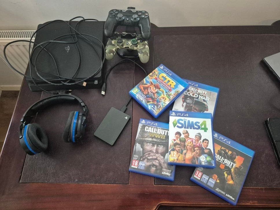 PS4 Slim Console Bundel met Games en Accessoires, Ophalen of Verzenden, Gebruikt