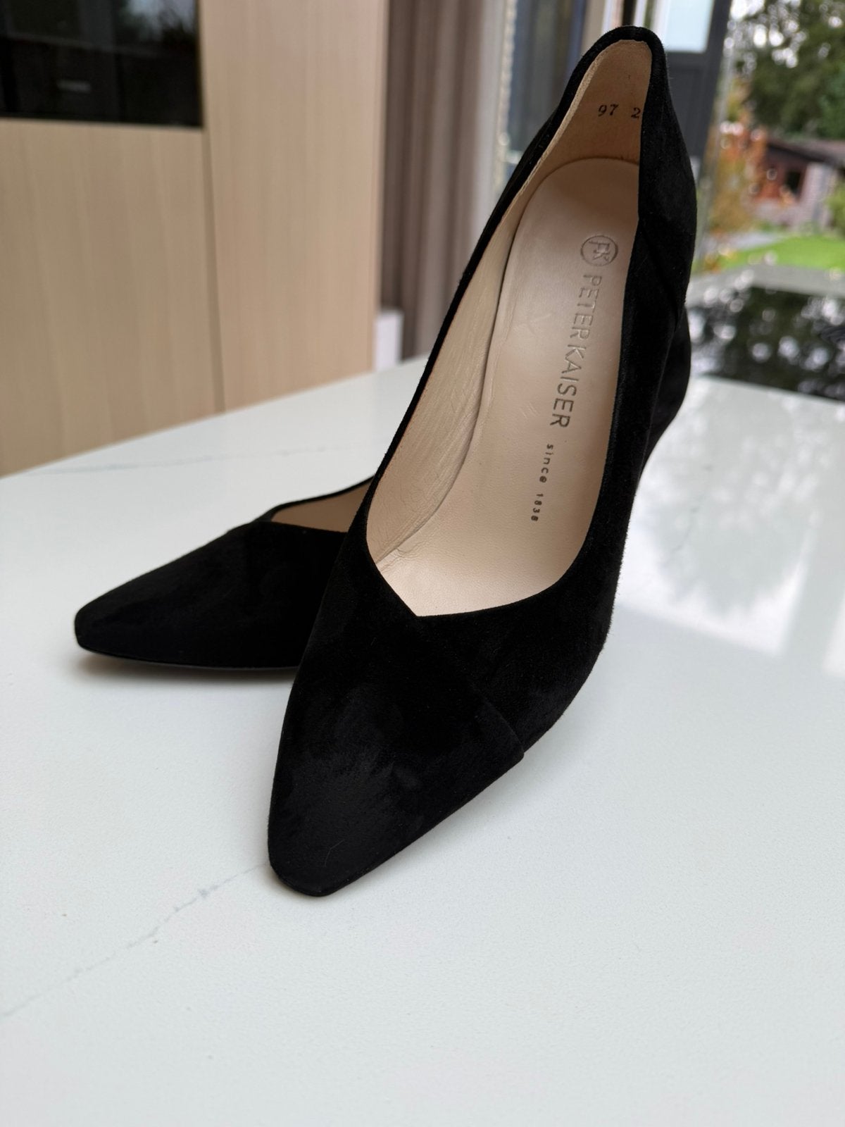 Peter Kaiser Suède pumps zwart maat 38 nieuwstaat, Kleding | Dames, Pumps, Zwart, Ophalen of Verzenden, Zo goed als nieuw