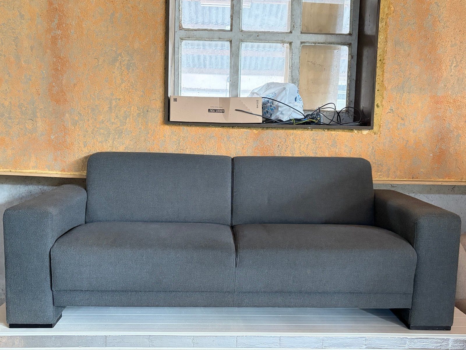 Comfortabele 2,5-zitsbank in donkergrijs, Huis en Inrichting, Banken | Bankstellen, Ophalen, Gebruikt, Overige maten, 75 tot 100 cm