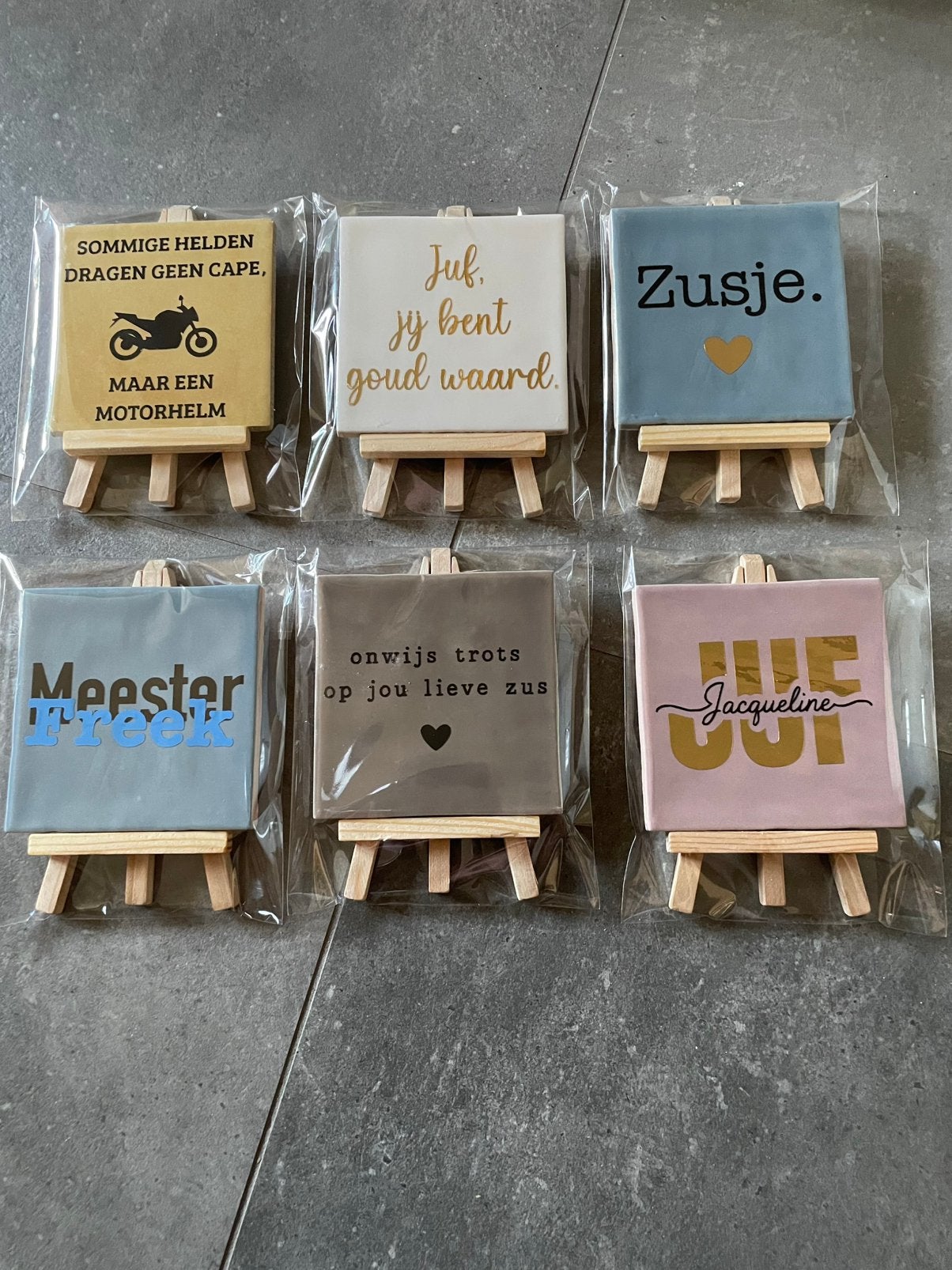 Leuk tegeltje 10 x10 met tekst naar keuze incl. houder tegel, Ophalen of Verzenden, Nieuw, Overige typen
