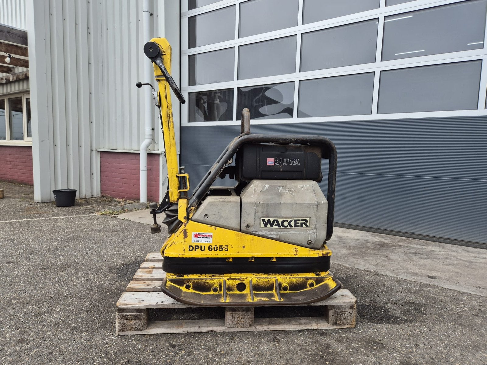 Wacker DPU 6055 trilplaat verdichter, Ophalen