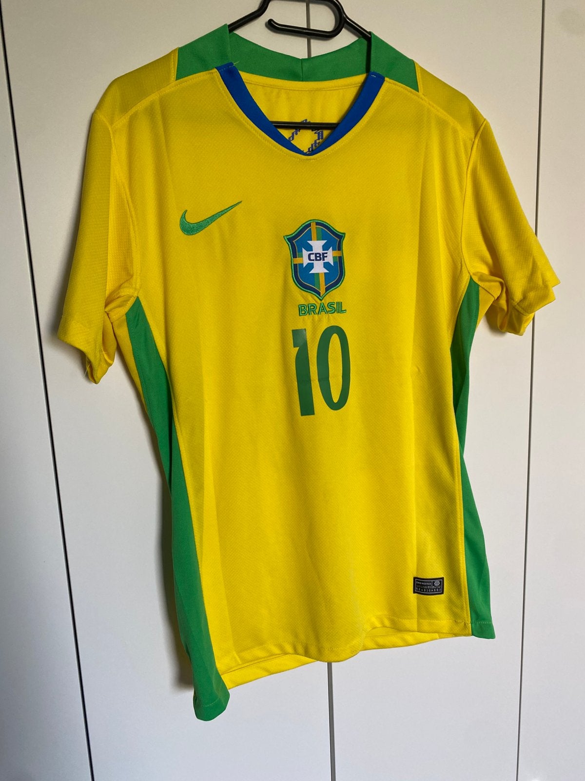 Brazilie voetbalshirt met neymar op de achterkant, Maat M, Ophalen, Nieuw, Shirt