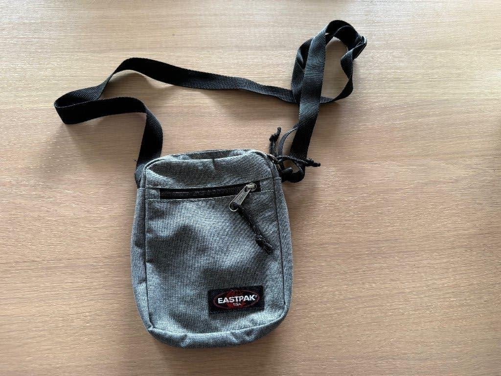 Eastpak THE ONE Crossbody - Zwart Schoudertas Grijs, Ophalen of Verzenden, Zo goed als nieuw, Zwart