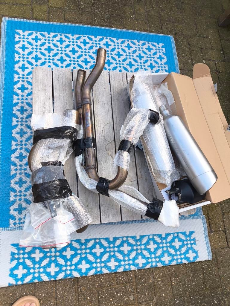Complete uitlaat Harley Davidson fat bob M8 114 en buddyseat, Motoren, Ophalen