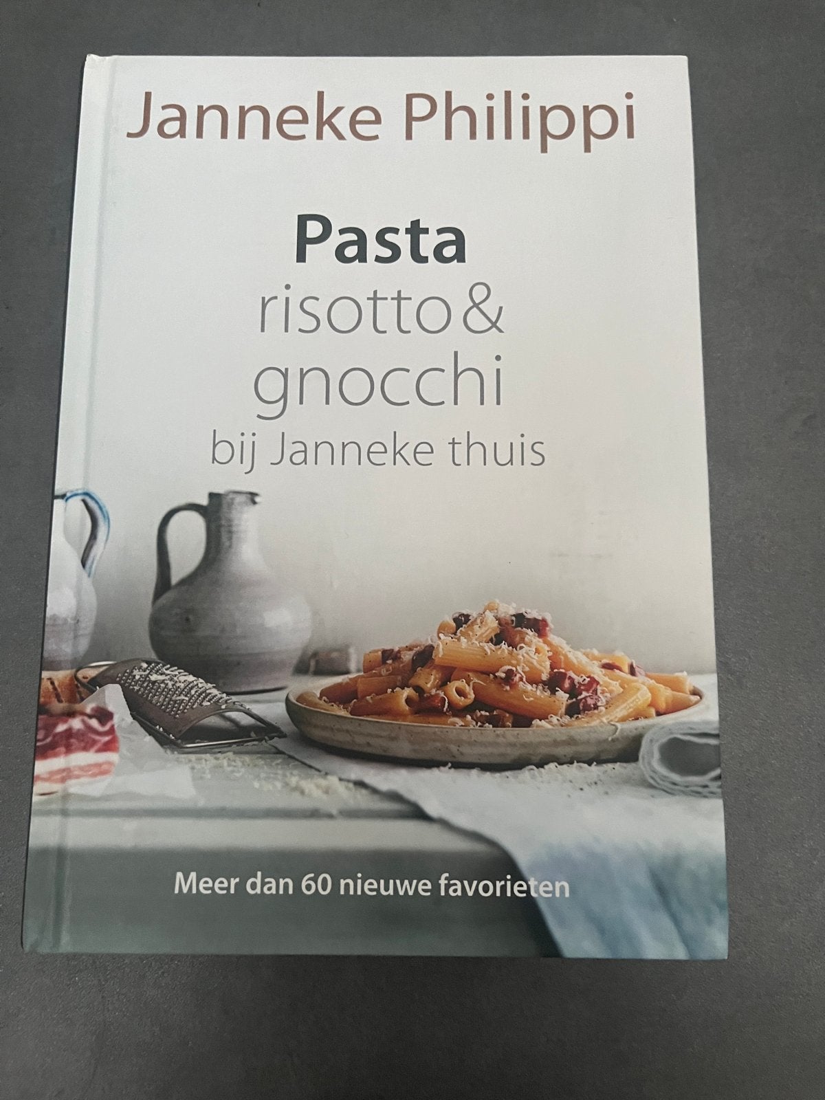 Janneke Philippi - Pasta, Risotto & Gnocchi kookboek, Boeken, Ophalen of Verzenden, Zo goed als nieuw, Italië, Hoofdgerechten