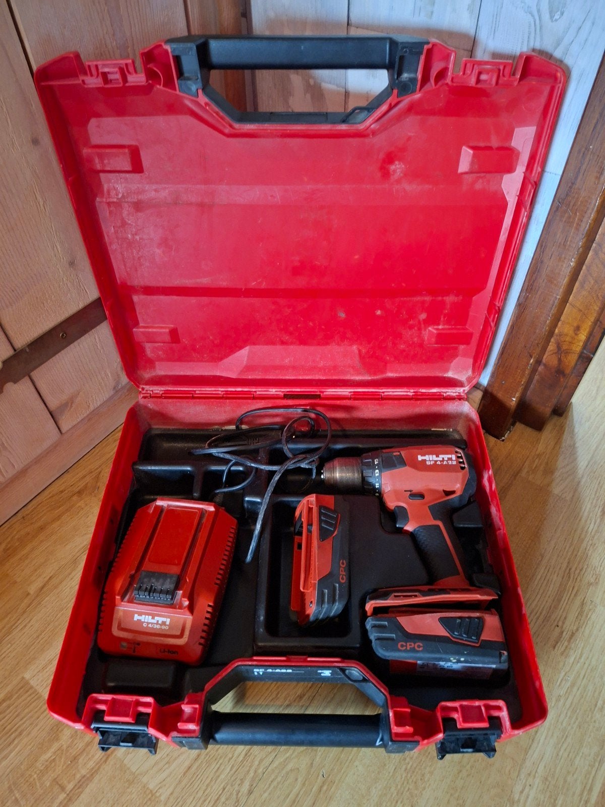 Hilti SF 4-A22 Accuboormachine met lader en accu's, Doe-het-zelf en Verbouw, Gereedschap | Boormachines, Variabele snelheid, Ophalen of Verzenden