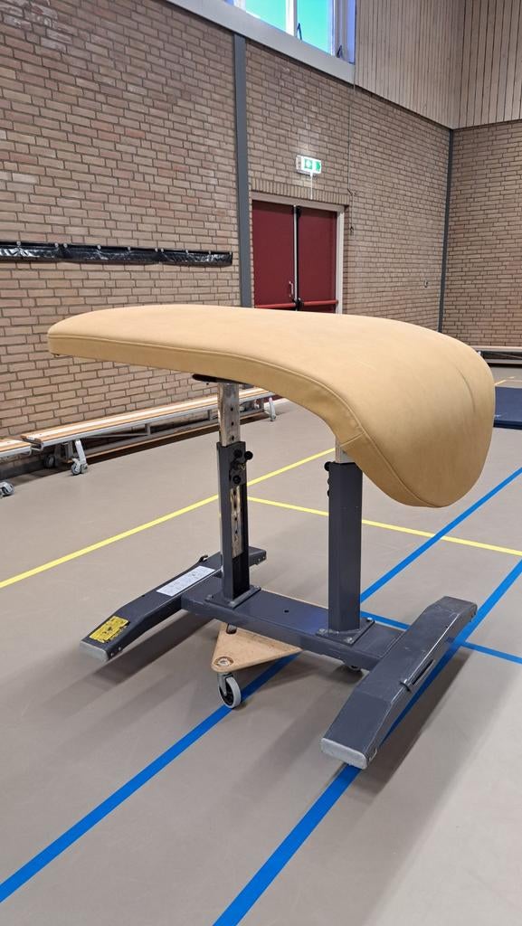 Pegasus / springtoestel, Sport en Fitness, Turnen, Gebruikt, Materiaal, Beige, Ophalen