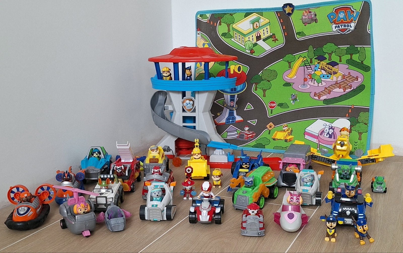 PAW Patrol set: Uitkijktoren, speelmat, voertuigen & figuren, Ophalen of Verzenden, Zo goed als nieuw