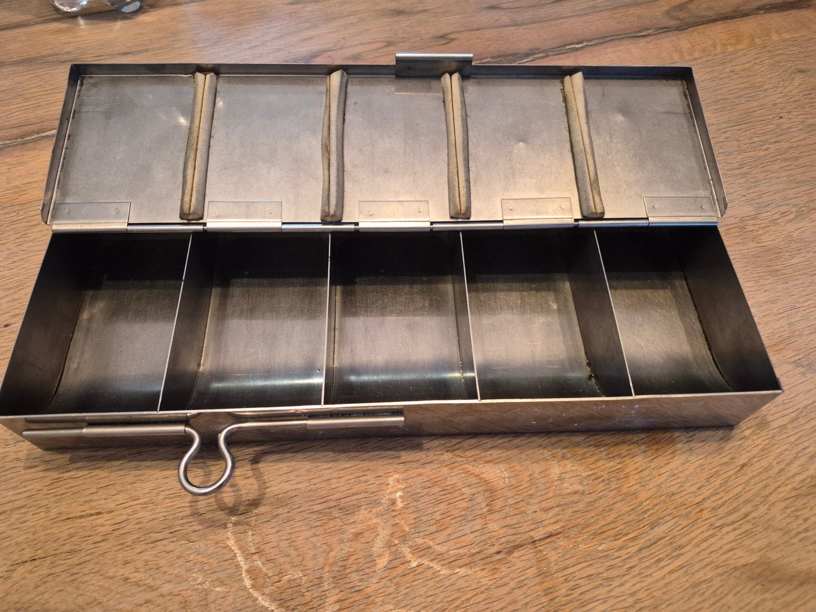 Oude metalen centenbak / geldkistje, Ophalen of Verzenden, Gebruikt