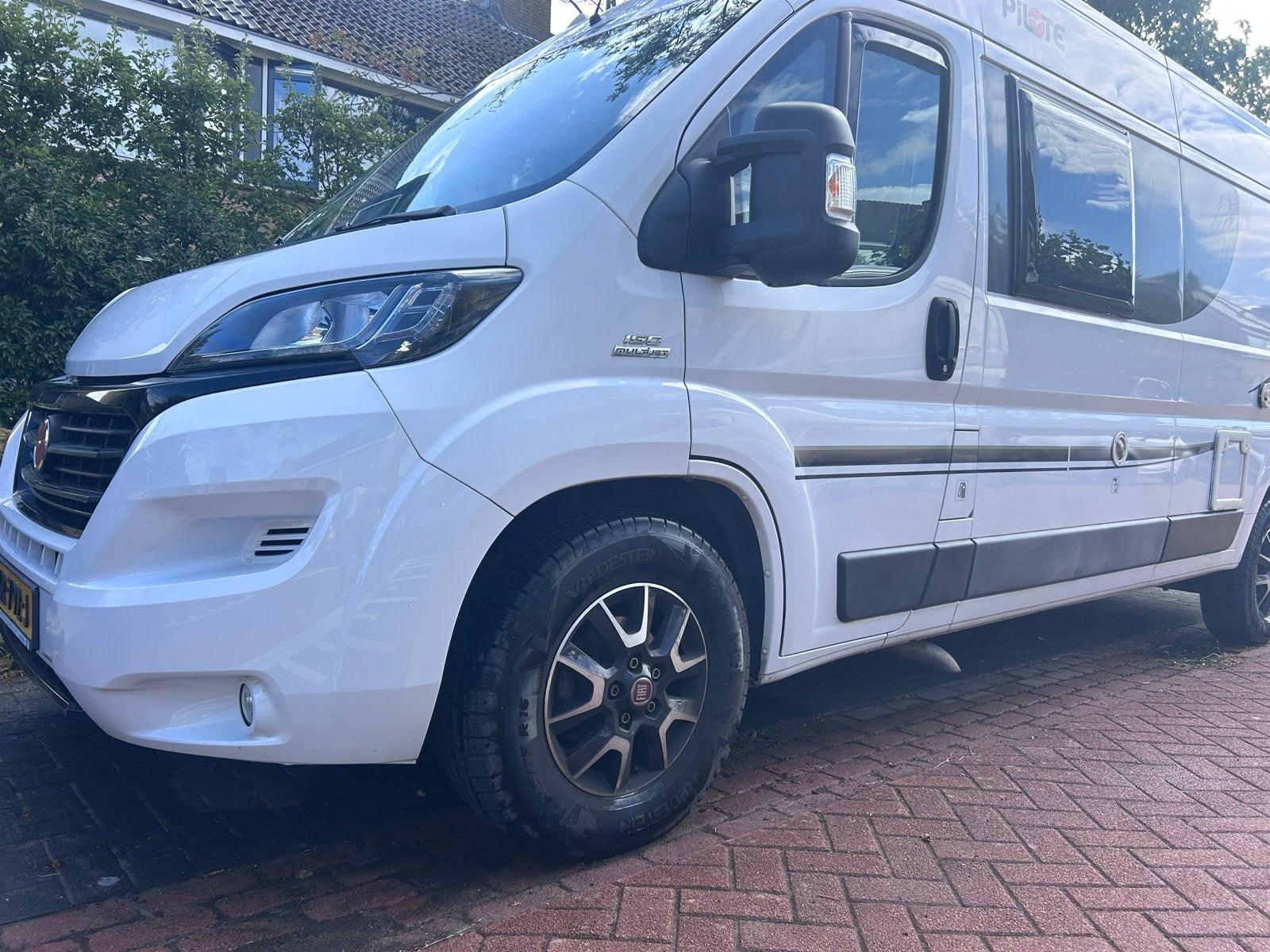 Foto 3 van Pilote V600G Buscamper - AUTOMAAT- Compact en Compleet