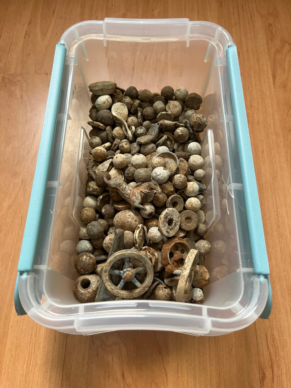Musketkogels en wat spinlood (bodemvondsten) bak vol, Ophalen of Verzenden