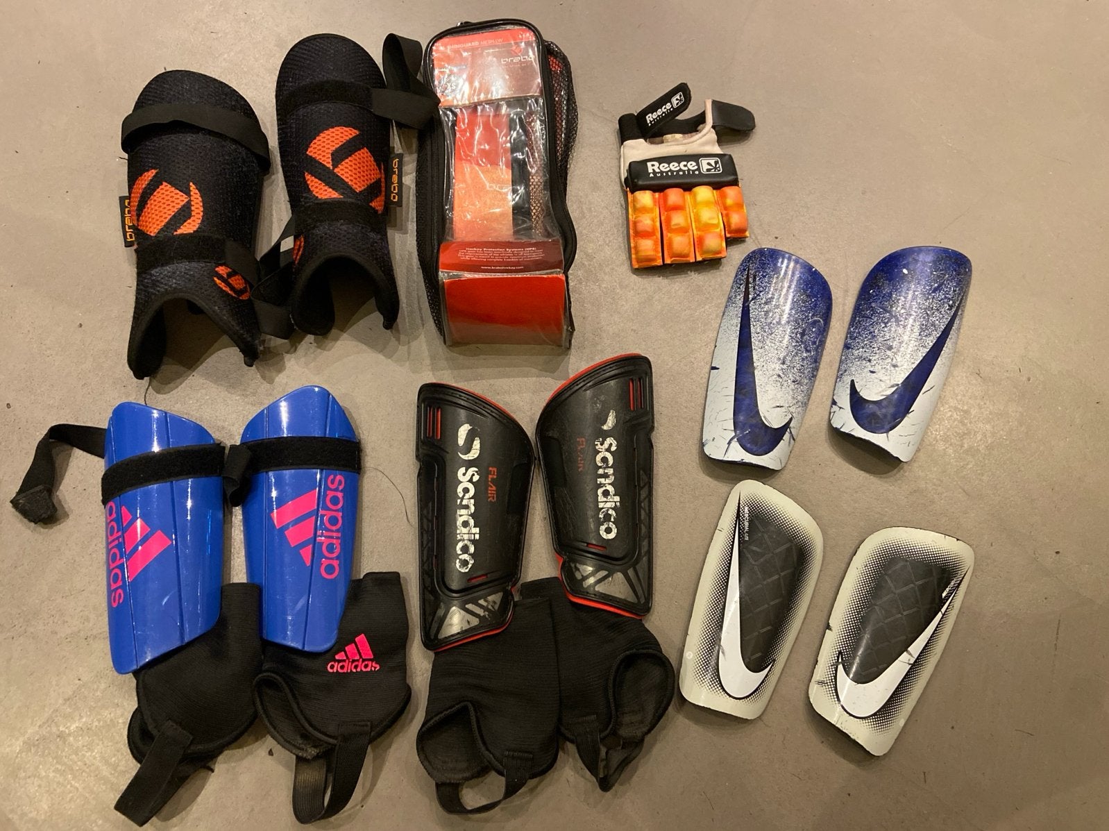 Hockey en voetbal scheenbeschermers en handschoen, Ophalen of Verzenden, Gebruikt, Overige typen