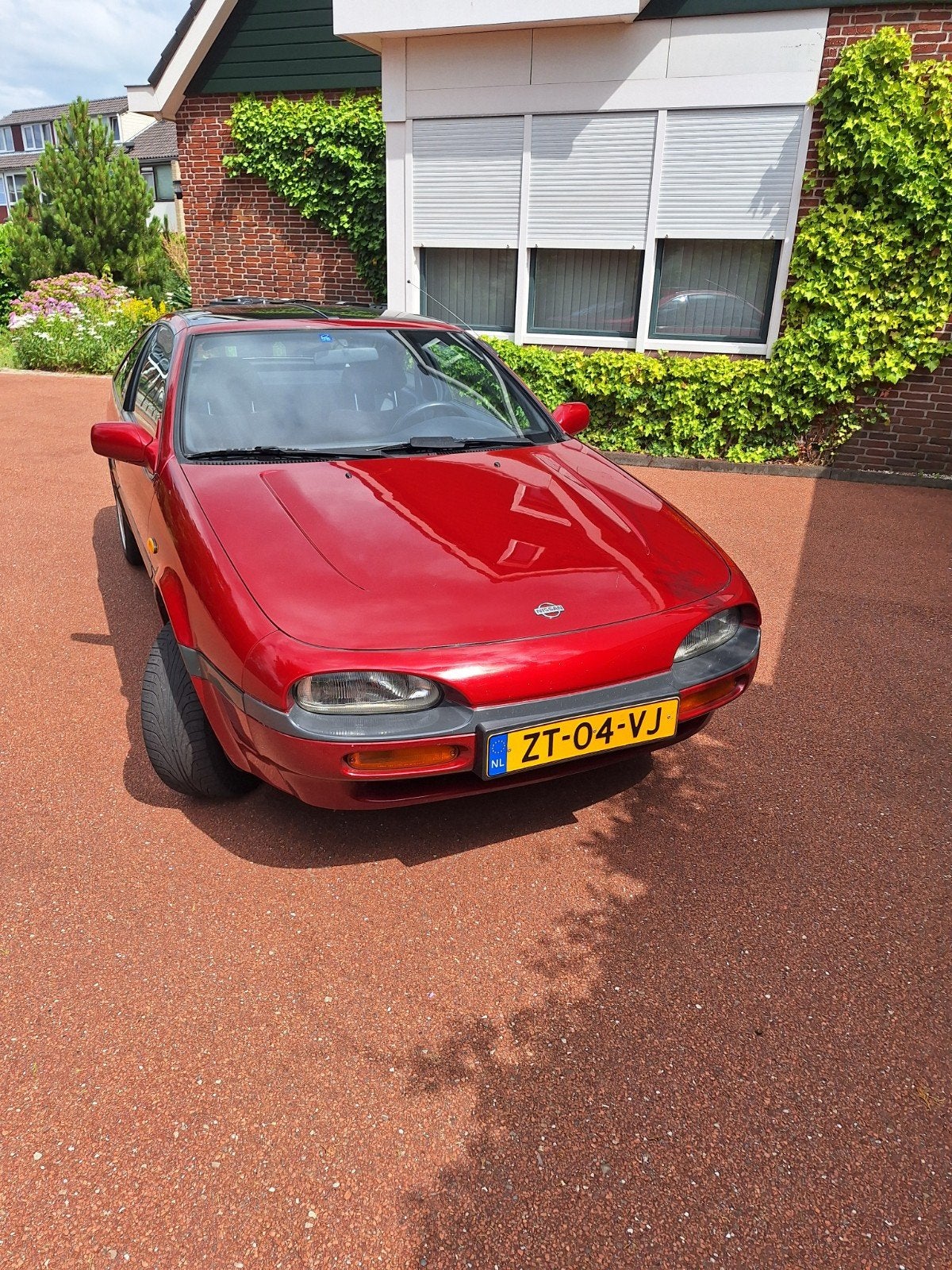 Rood met afneembaar dak, Auto's, Nissan, 4 cilinders, Cabriolet, 102 pk, Particulier
