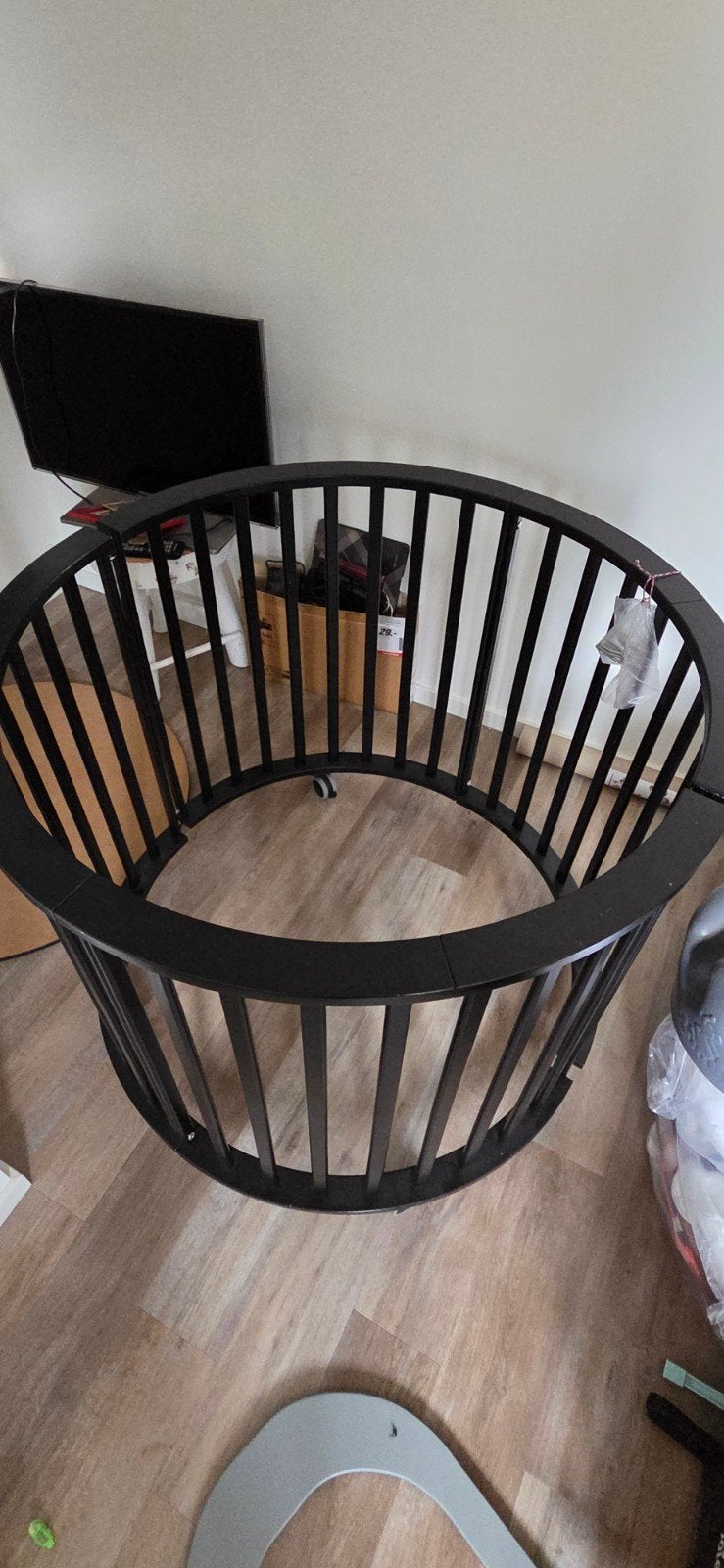 Europe Baby Box Circa III mat zwart te koop! Diameter 90cm., Kinderen en Baby's, Boxen, Ophalen, Zo goed als nieuw, Rond, Wieltjes
