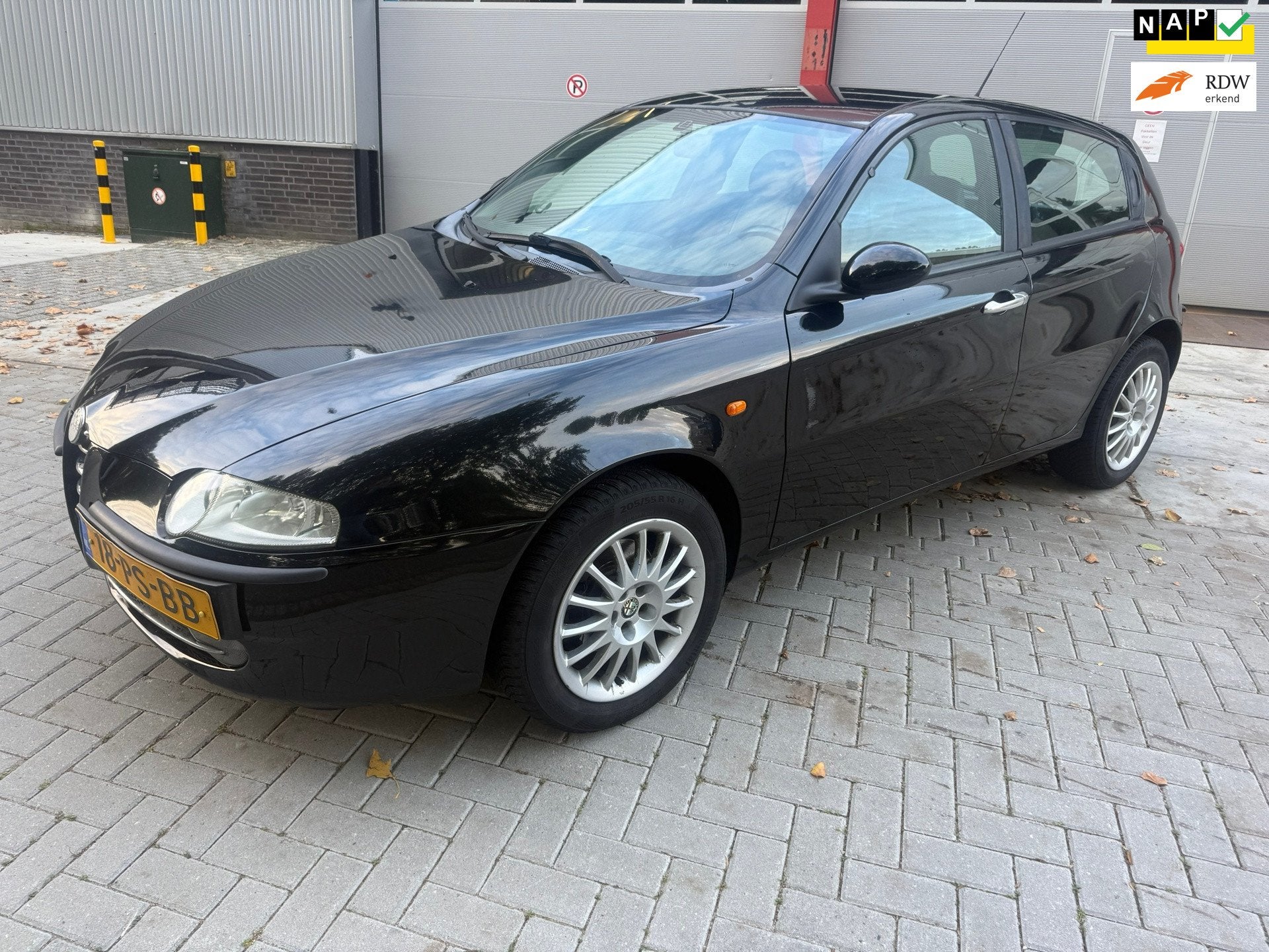 Alfa Romeo 147 1.6 T.Spark Lusso LEER NAVI NIEUWE APK, Auto's, Voorwielaandrijving, Gebruikt, 4 cilinders, 400 kg